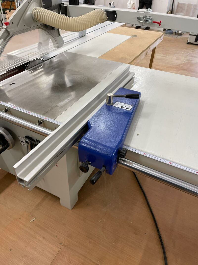 Used Axminster Trade OAV P305 Panel Saw