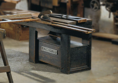 A photo of an original Altendorf panel saw