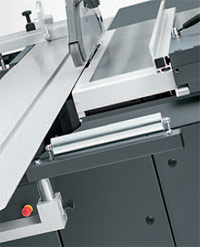 A photo of the infeed support roller